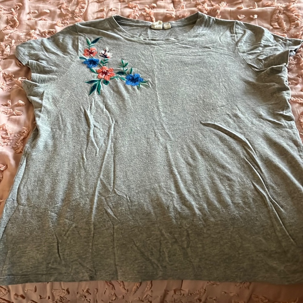 Embroidered knit tee